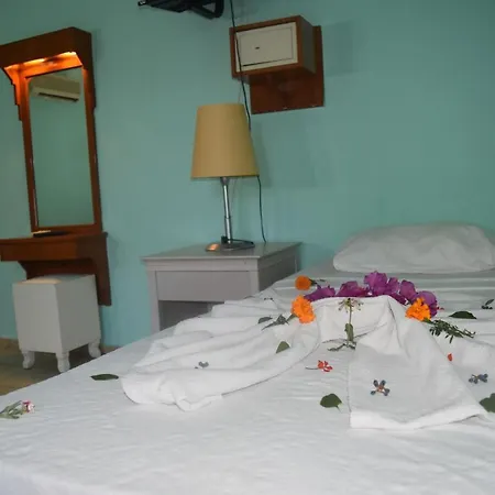 Ares Hotel *
