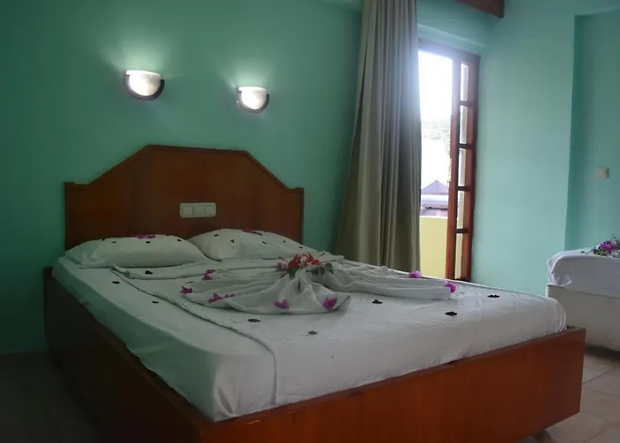 Ares Hotel *
